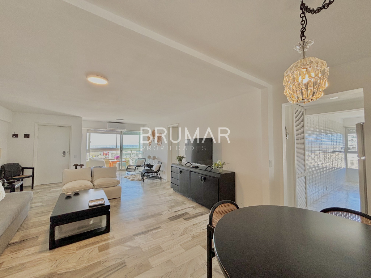 Venta apartamento 3 dormitorios Punta del Este vista al mar