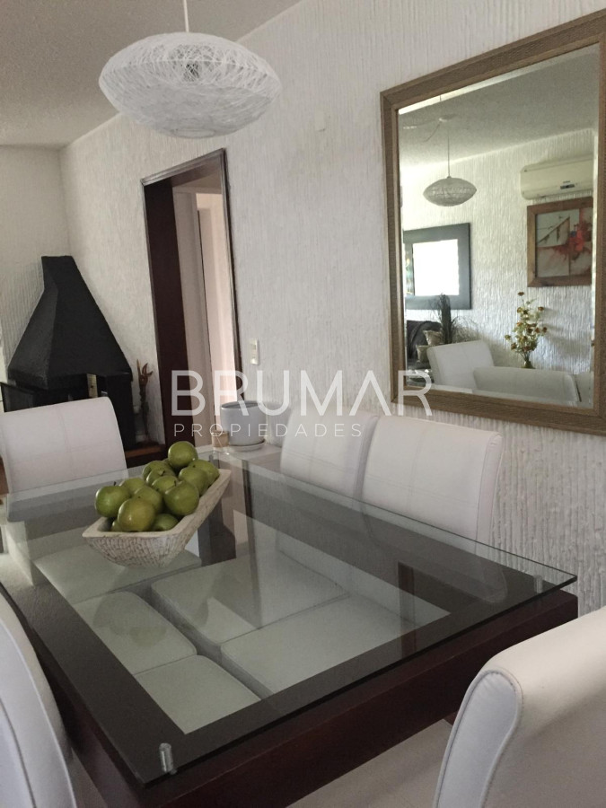 Venta departamento 2 dormitorios zona Roosevelt con estufa a leña y parrillero