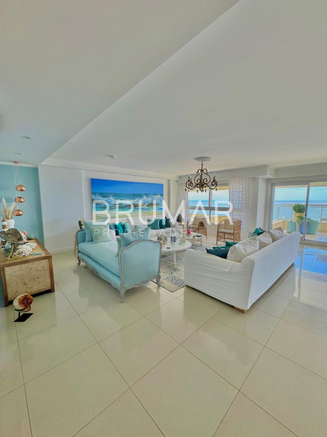 Apartamento ID.47 - Torrelobos esquinero en venta 4 dormitorios mas dependencia de servicio excelente vista