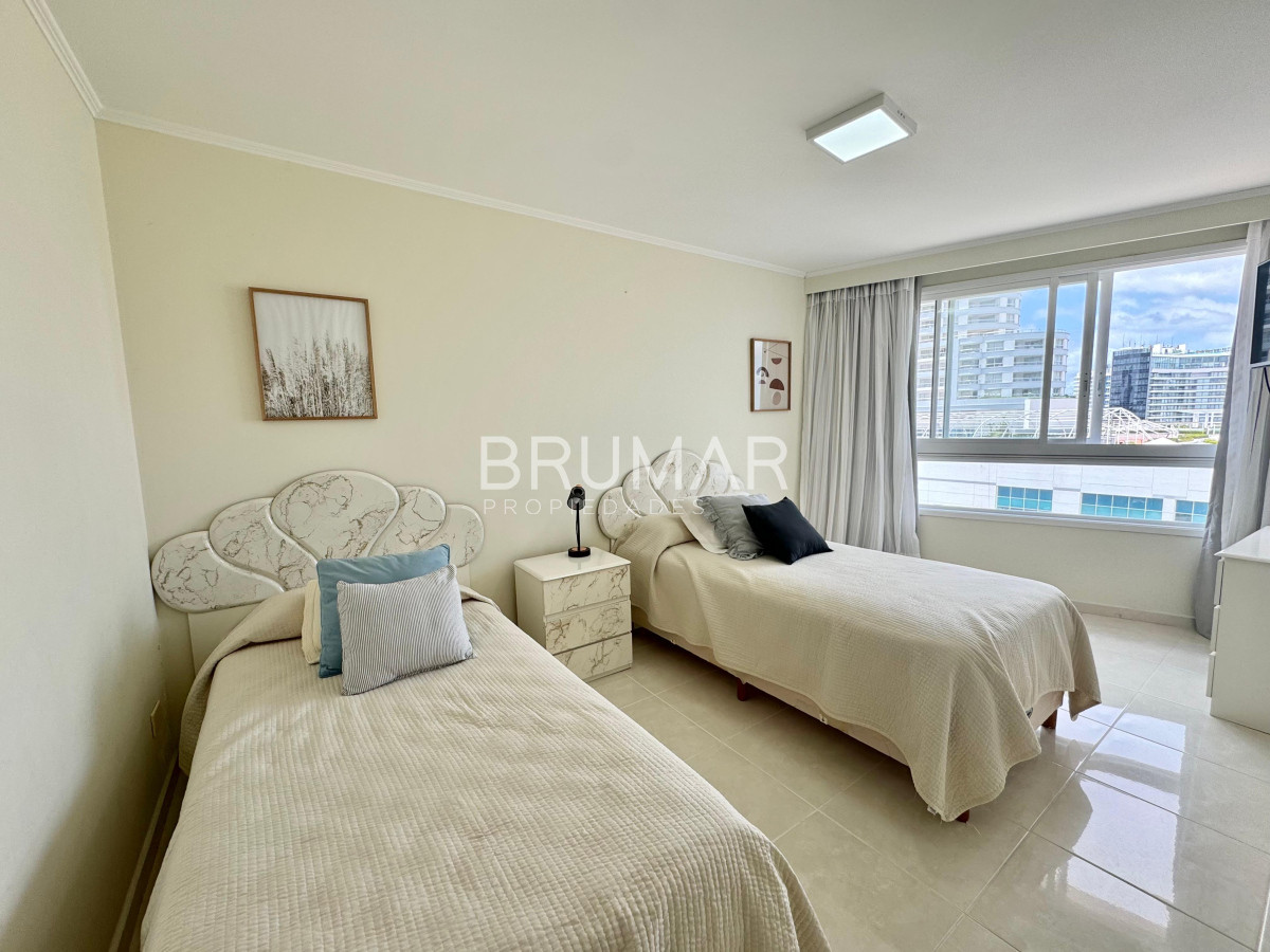 Apartamento ID.304 - Apartamento en venta de tres suites y servicio en playa mansa