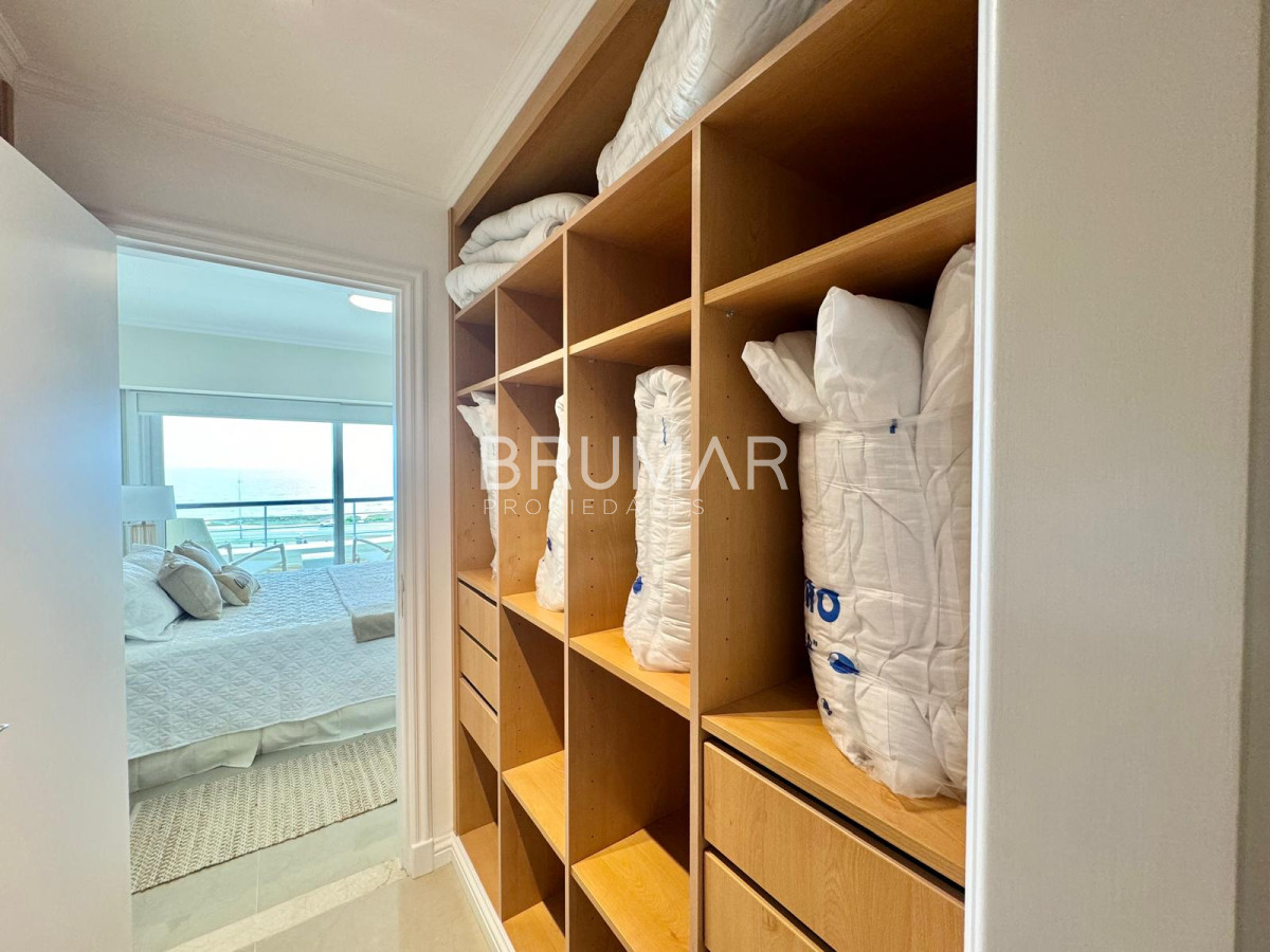 Apartamento ID.273 - PentHouse en venta de tres dormitorios en Playa Mansa
