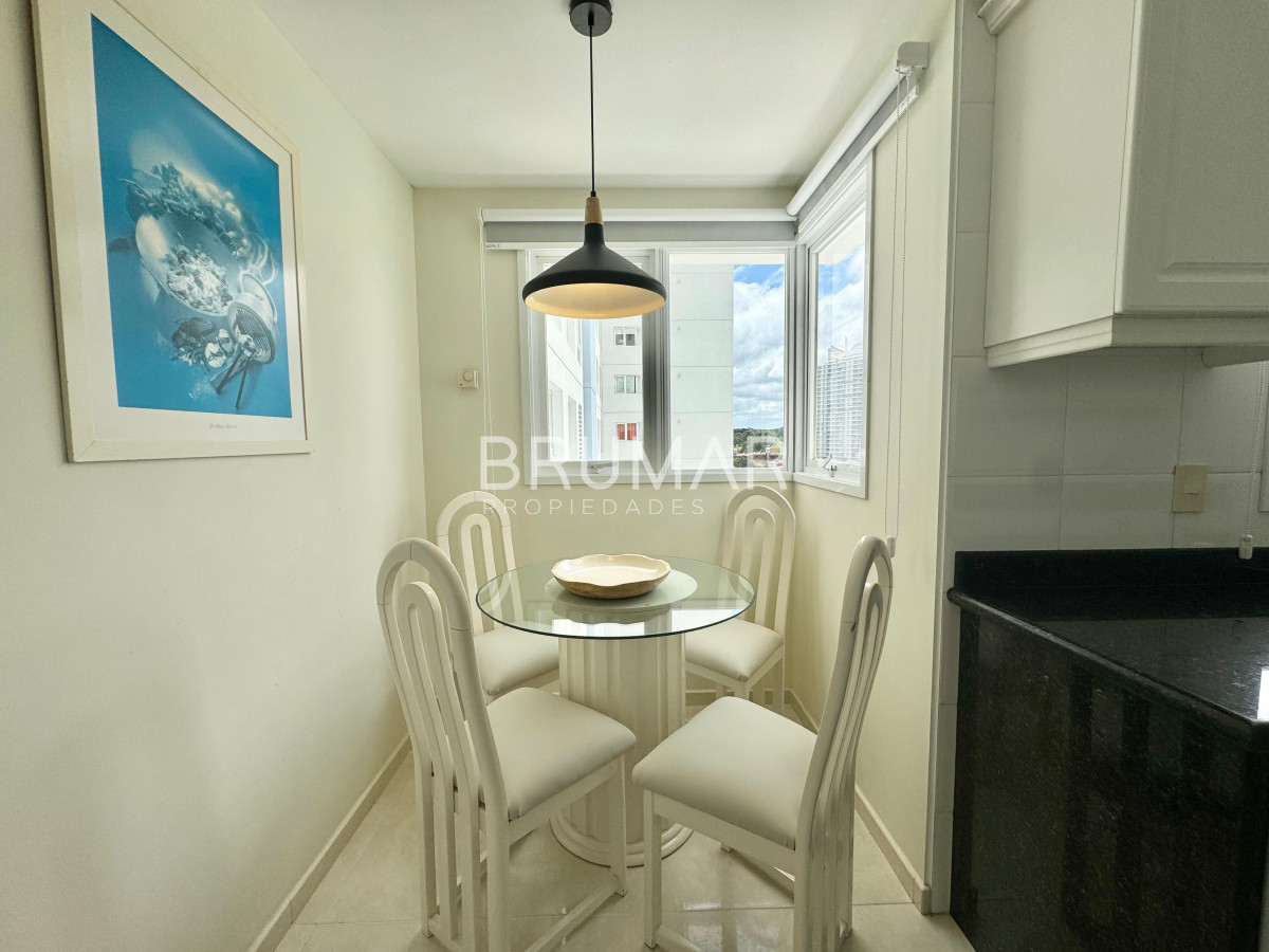 Apartamento ID.304 - Apartamento en venta de tres suites y servicio en playa mansa