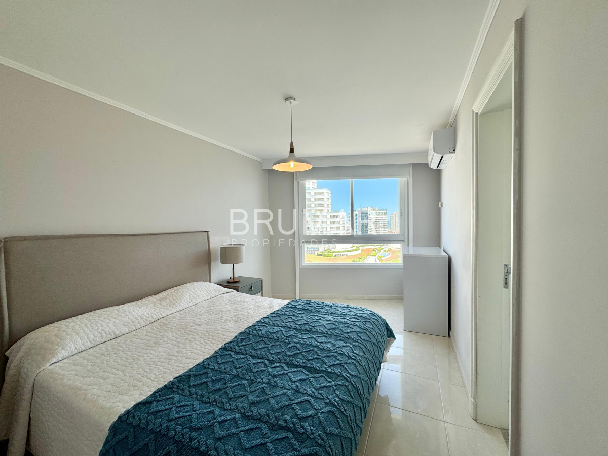 Apartamento ID.307 - Apartamento en Venta de Tres Dormitorios y servicio en Playa Mansa