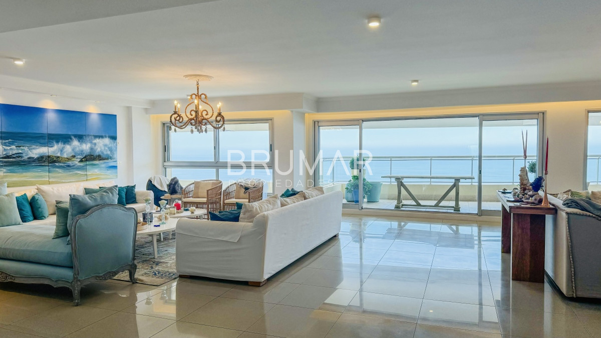 Apartamento ID.47 - Torrelobos esquinero en venta 4 dormitorios mas dependencia de servicio excelente vista