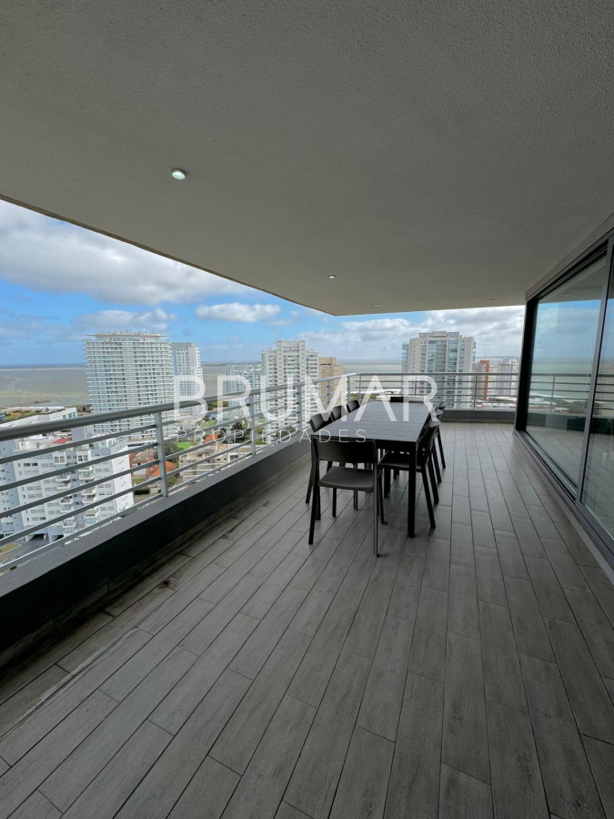 Apartamento ID.133 - Exclusivo apartamento de 3 dormitorios, terraza súper amplia y la mejor vista al mar.