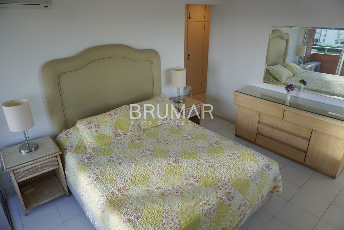 Apartamento ID.20 - Apartamento en venta de 3 dormitorios muy amplio vista a los dedos.
