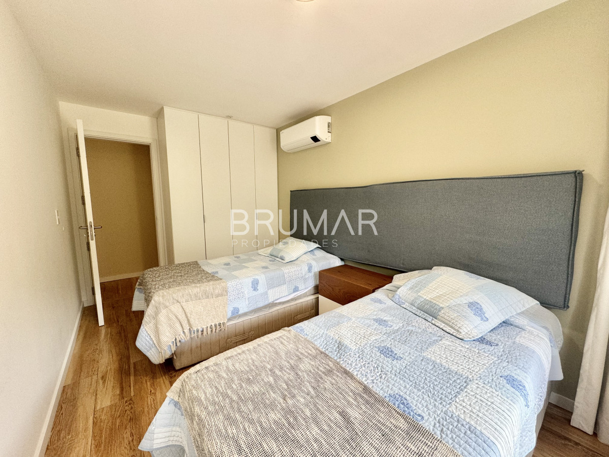 Apartamento ID.470 - Apartamento en Venta de tres Dormitorios Playa Mansa