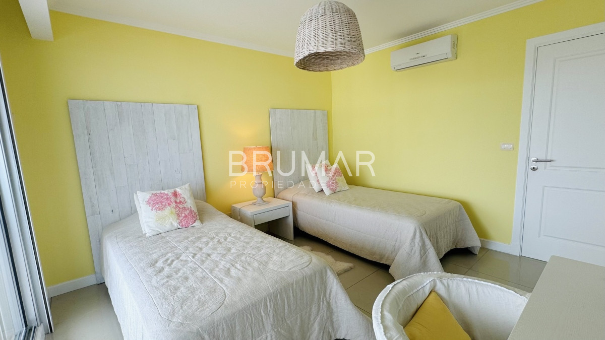Apartamento ID.47 - Torrelobos esquinero en venta 4 dormitorios mas dependencia de servicio excelente vista