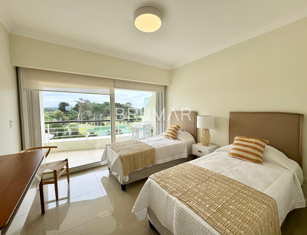 Apartamento ID.273 - PentHouse en venta de tres dormitorios en Playa Mansa