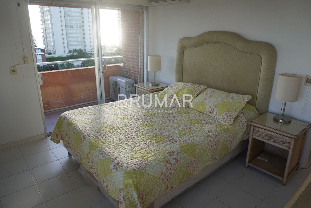 Apartamento ID.20 - Apartamento en venta de 3 dormitorios muy amplio vista a los dedos.
