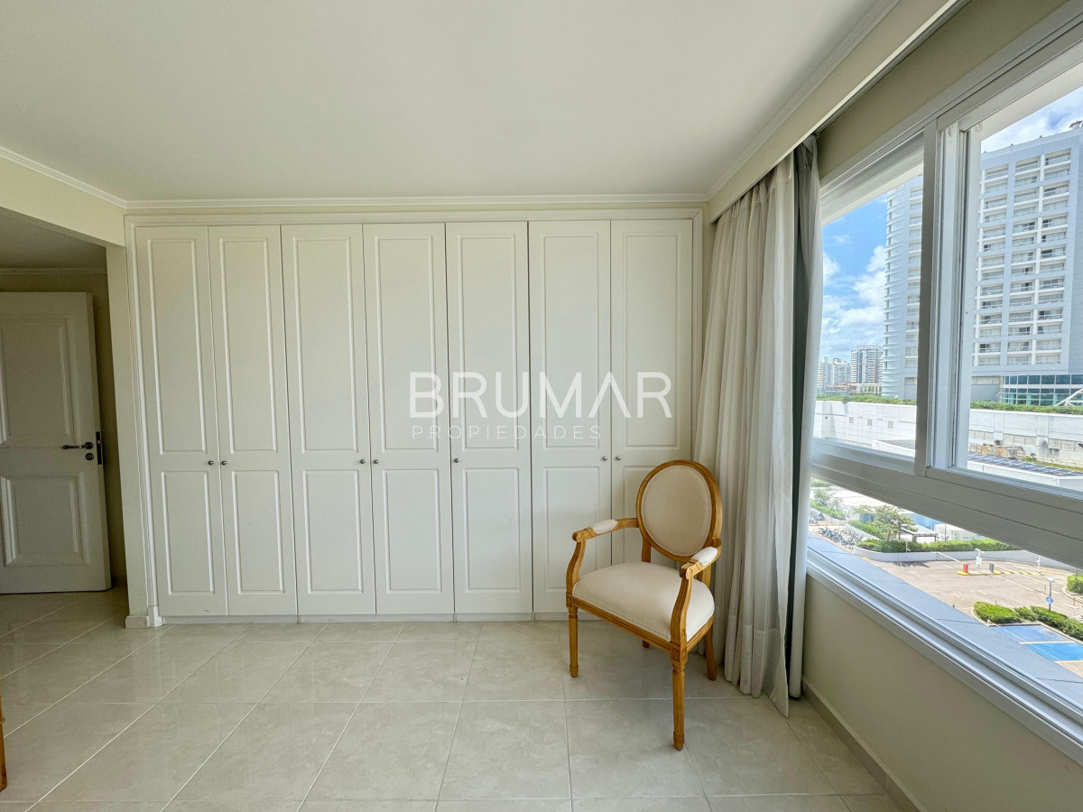 Apartamento ID.304 - Apartamento en venta de tres suites y servicio en playa mansa