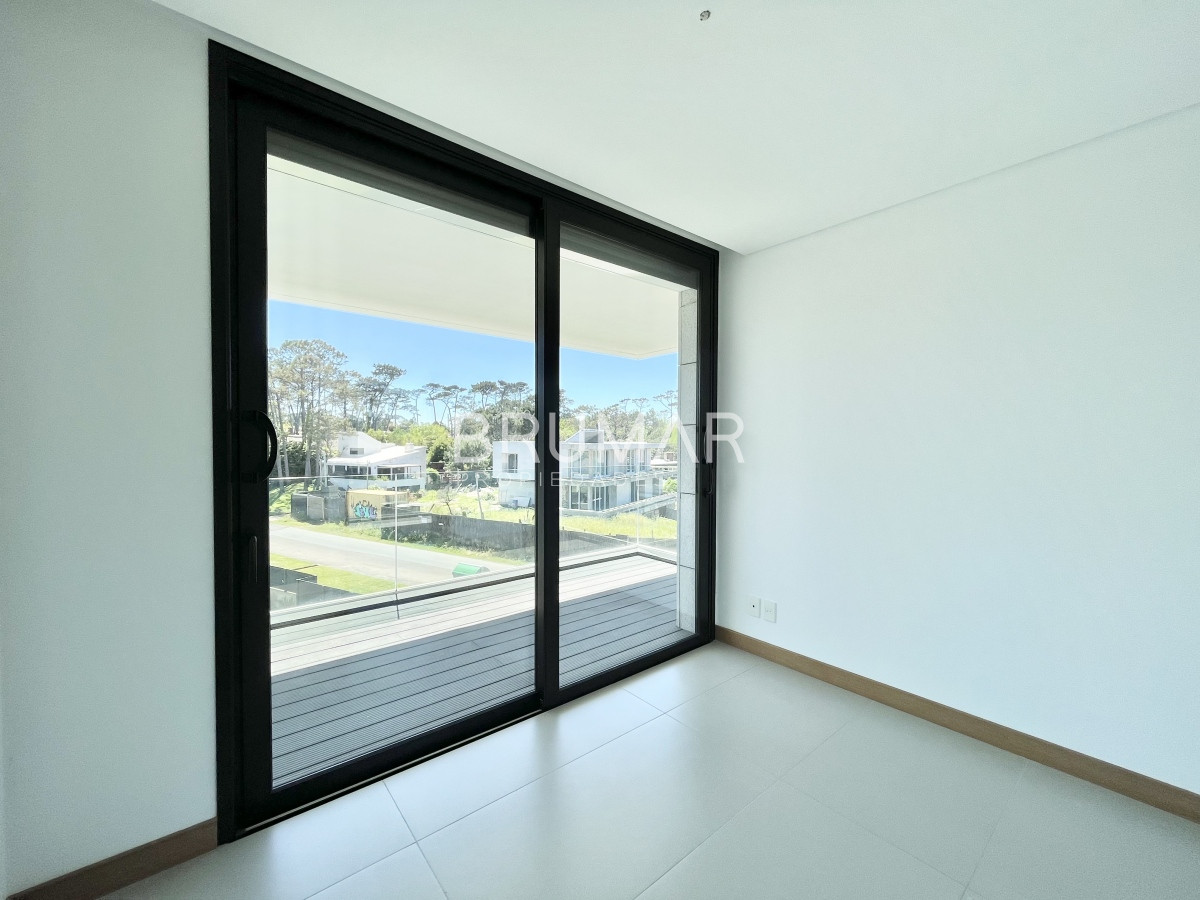 Apartamento ID.13 - Primera línea al mar 3 dormitorios, terraza y parrillero.