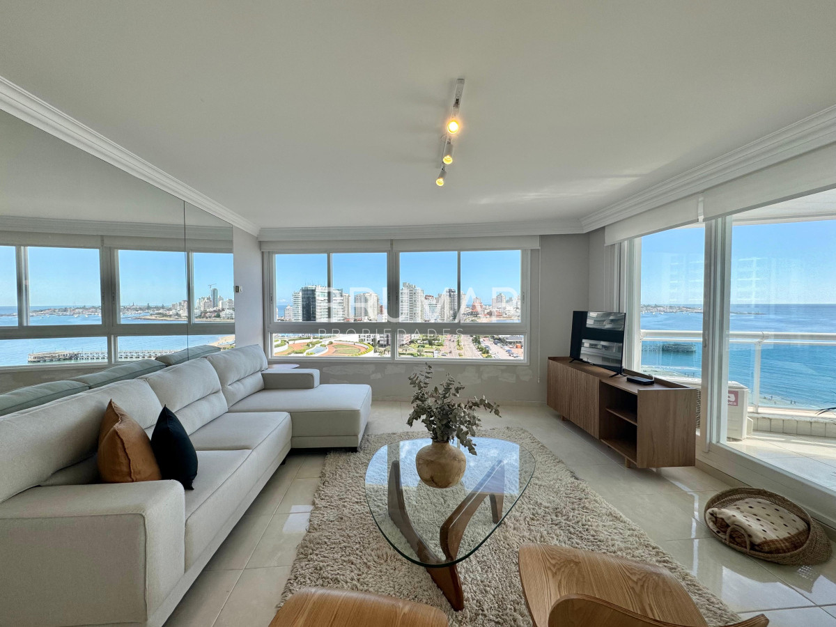 Apartamento ID.307 - Apartamento en Venta de Tres Dormitorios y servicio en Playa Mansa