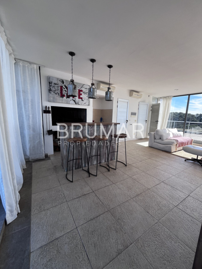 Apartamento ID.818 - Penthouse en venta 3 dormitorios y 3 baños 
