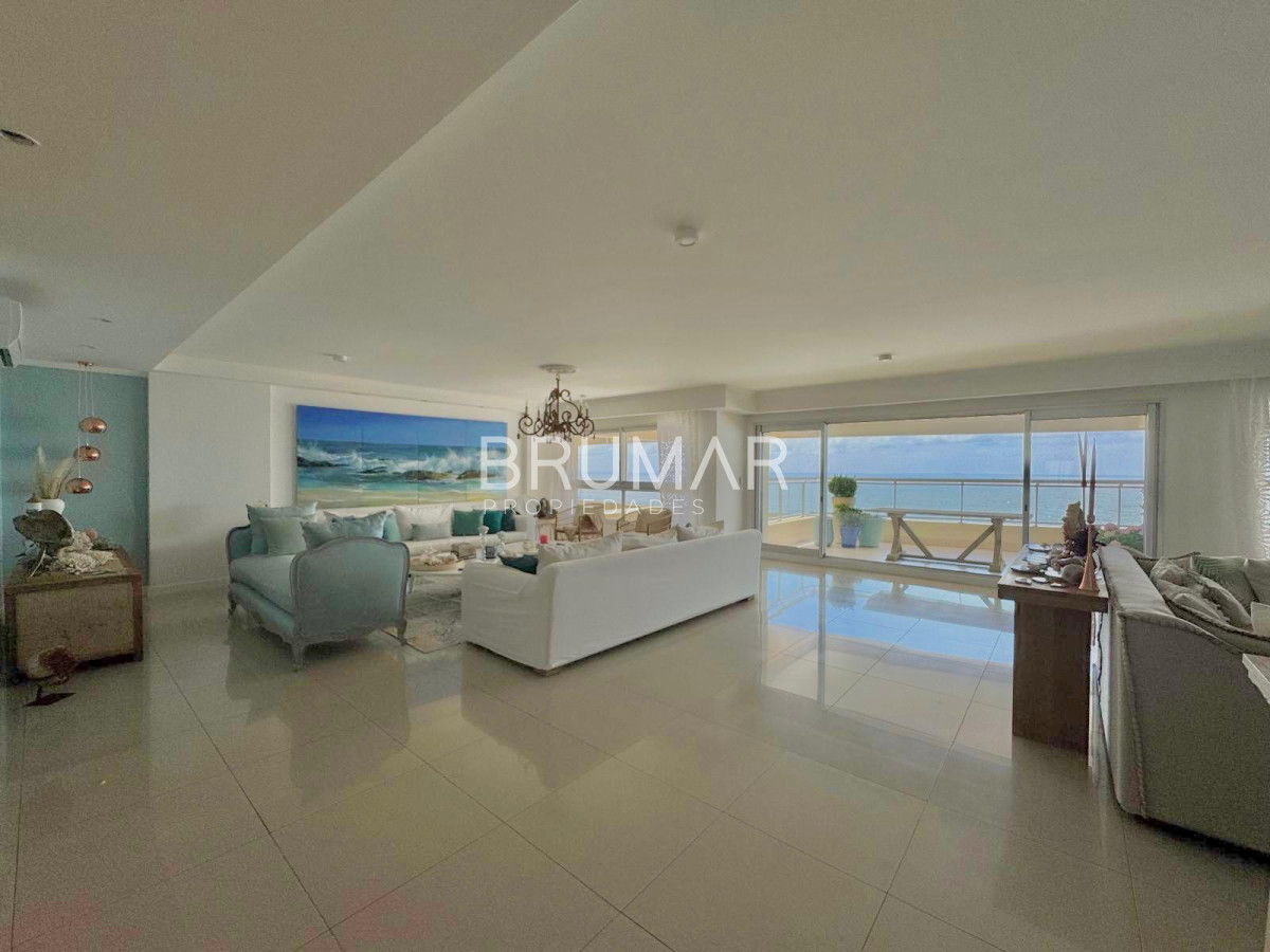 Apartamento ID.47 - Torrelobos esquinero en venta 4 dormitorios mas dependencia de servicio excelente vista