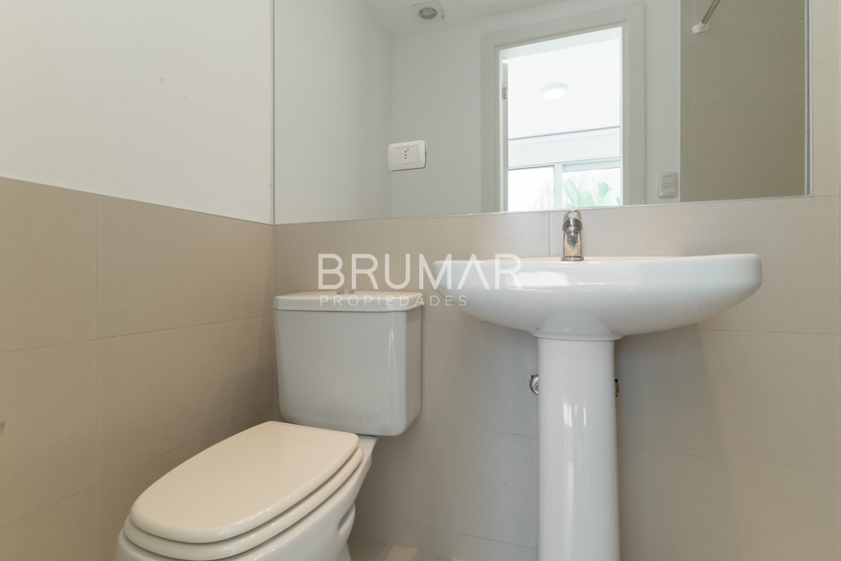 Apartamento ID.207 - Venta apartamento 3 dormitorios mas servicio en playa mansa con vista al mar