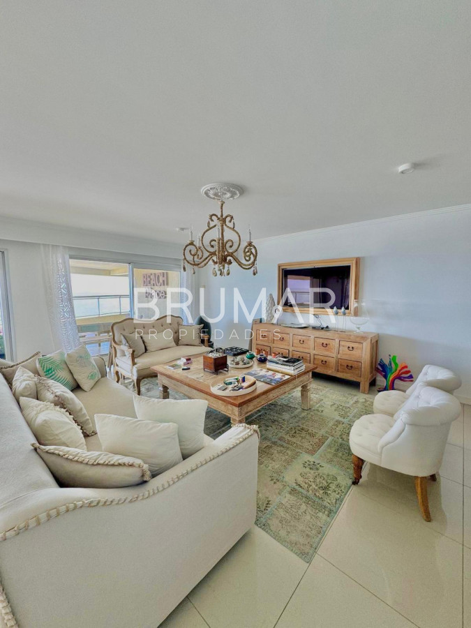 Apartamento ID.47 - Torrelobos esquinero en venta 4 dormitorios mas dependencia de servicio excelente vista