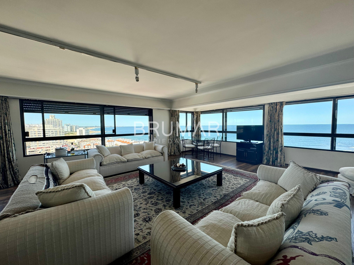 Apartamento ID.236 - Espectacular departamento en Venta de Cuatro Dormitorios y Dependencia 