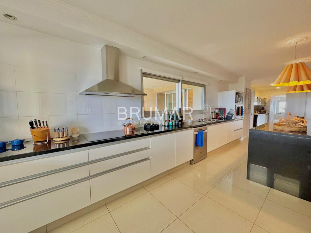 Apartamento ID.47 - Torrelobos esquinero en venta 4 dormitorios mas dependencia de servicio excelente vista