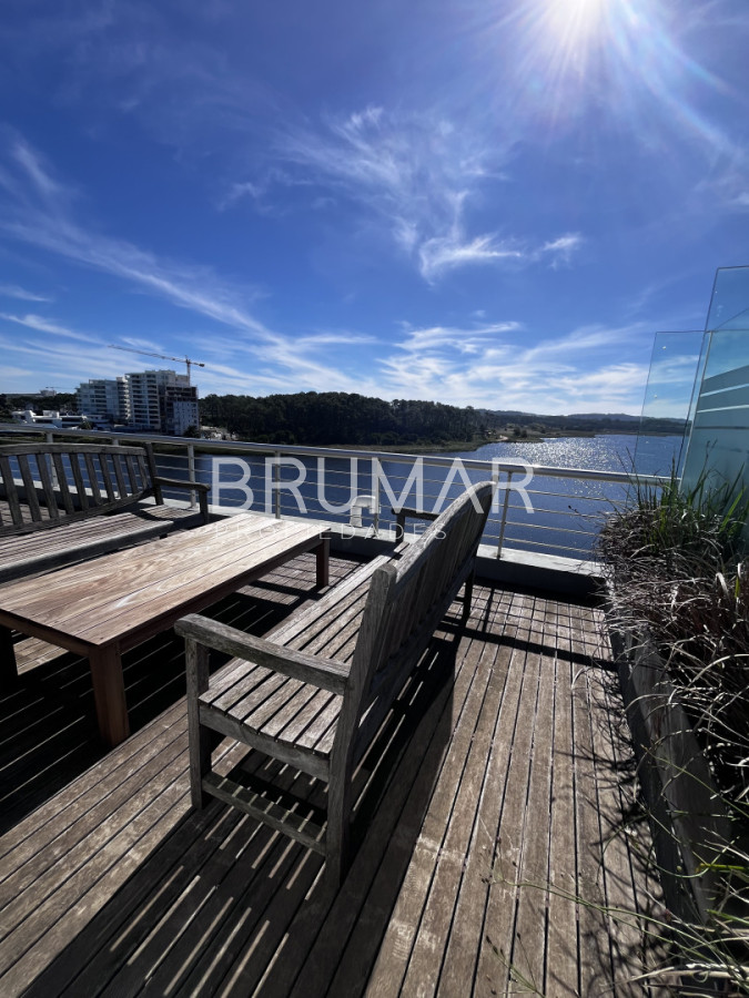Apartamento ID.818 - Penthouse en venta 3 dormitorios y 3 baños 