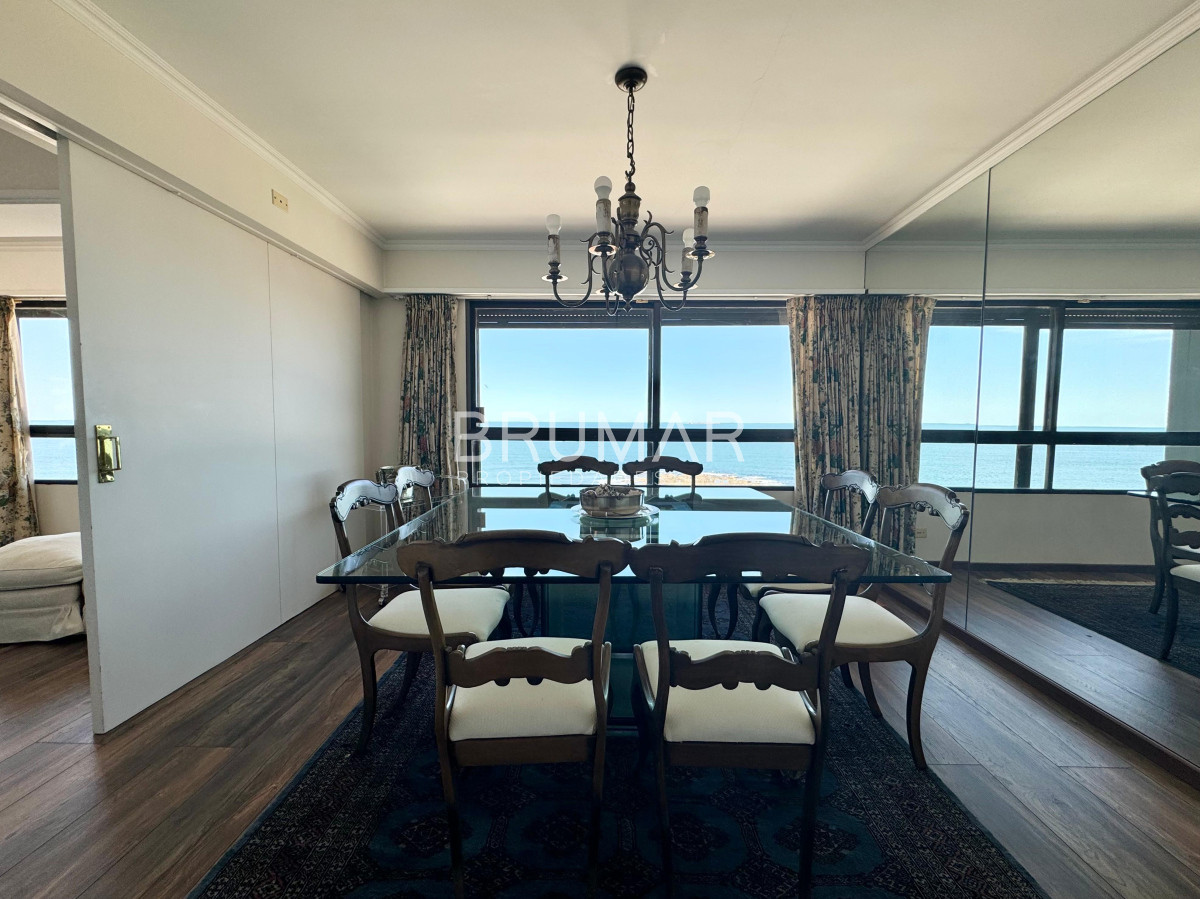 Apartamento ID.236 - Espectacular departamento en Venta de Cuatro Dormitorios y Dependencia 
