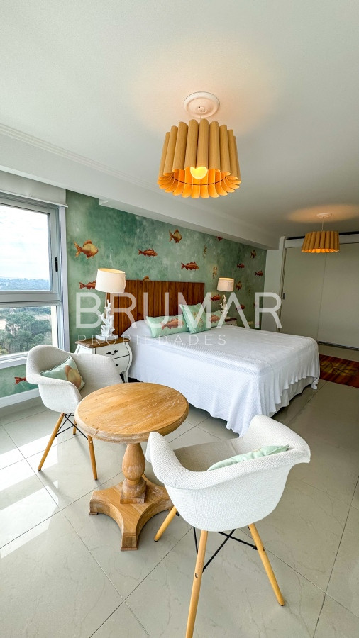Apartamento ID.47 - Torrelobos esquinero en venta 4 dormitorios mas dependencia de servicio excelente vista