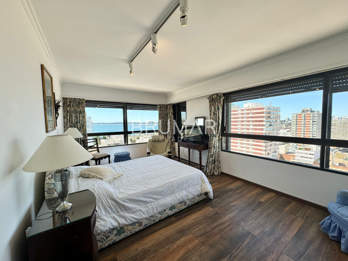 Apartamento ID.236 - Espectacular departamento en Venta de Cuatro Dormitorios y Dependencia 