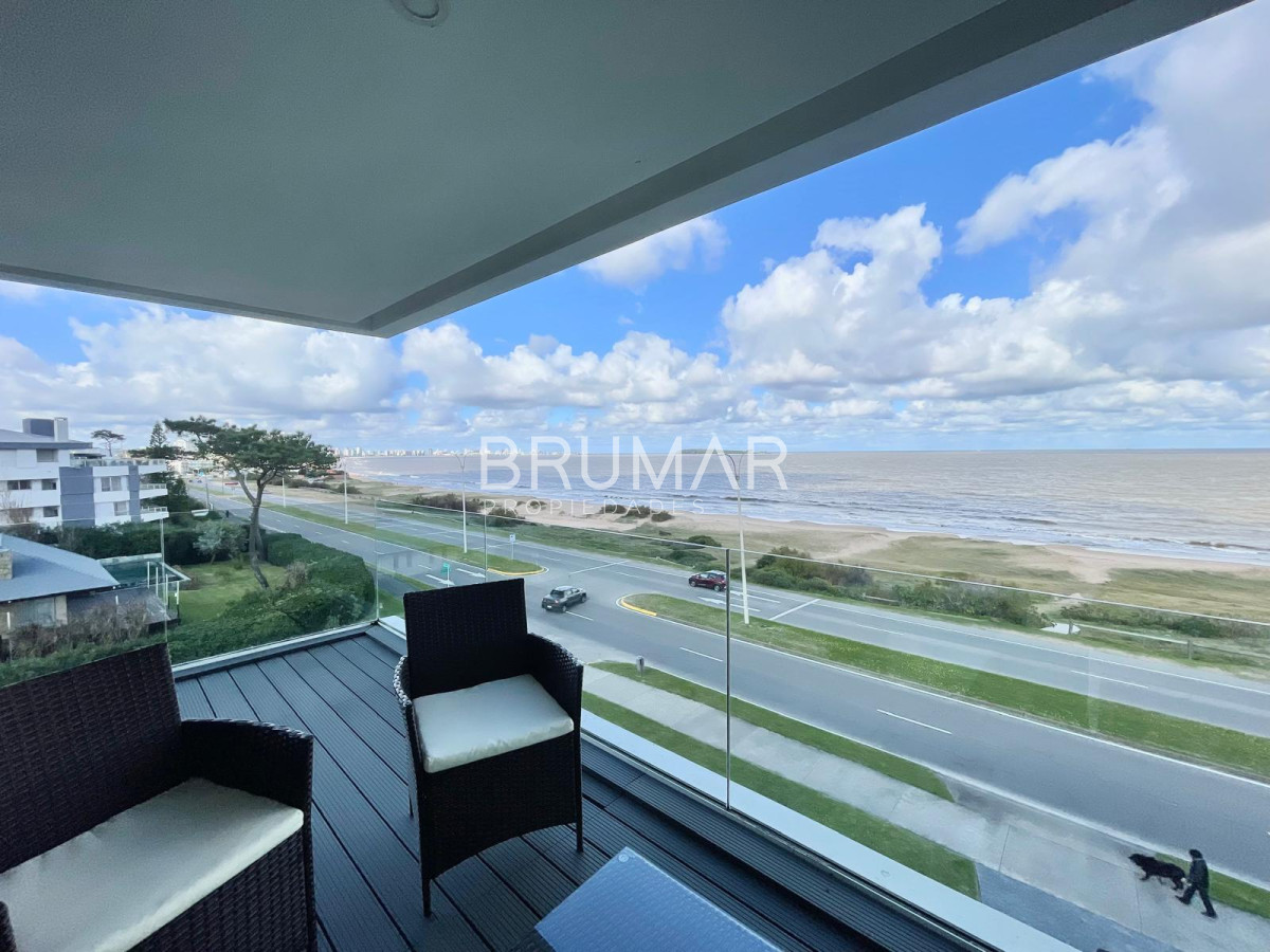 Apartamento ID.13 - Primera línea al mar 3 dormitorios, terraza y parrillero.