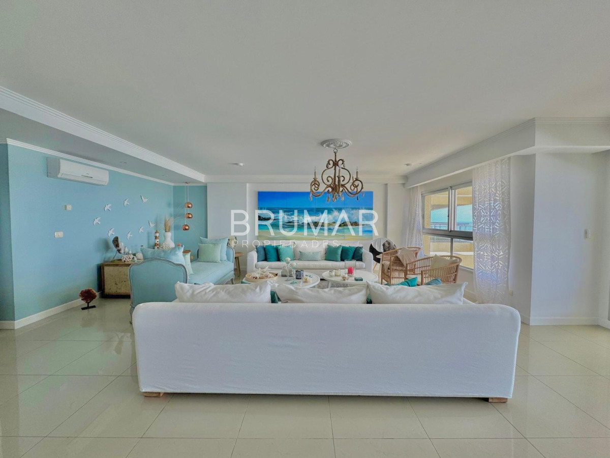 Apartamento ID.47 - Torrelobos esquinero en venta 4 dormitorios mas dependencia de servicio excelente vista