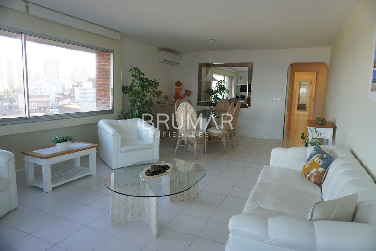 Apartamento ID.20 - Apartamento en venta de 3 dormitorios muy amplio vista a los dedos.