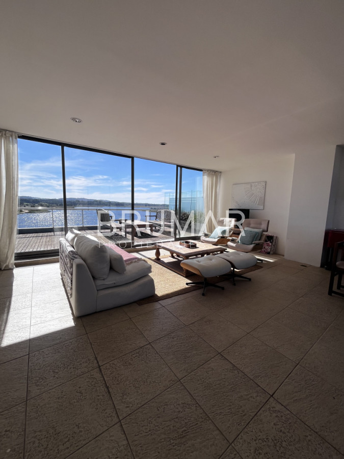 Apartamento ID.818 - Penthouse en venta 3 dormitorios y 3 baños 
