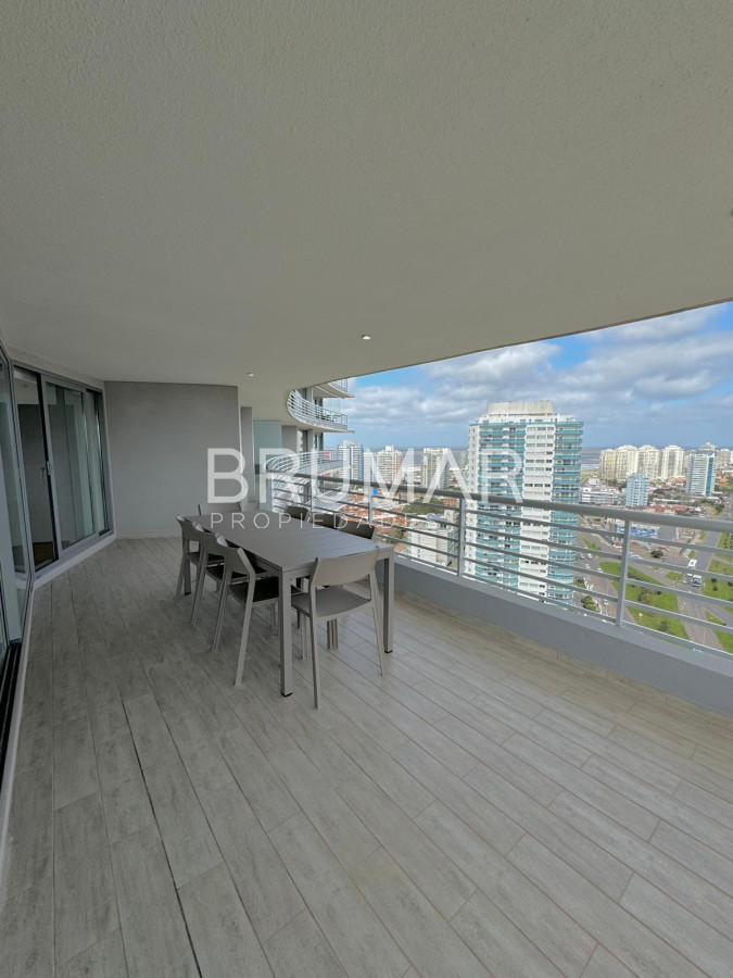 Apartamento ID.133 - Exclusivo apartamento de 3 dormitorios, terraza súper amplia y la mejor vista al mar.