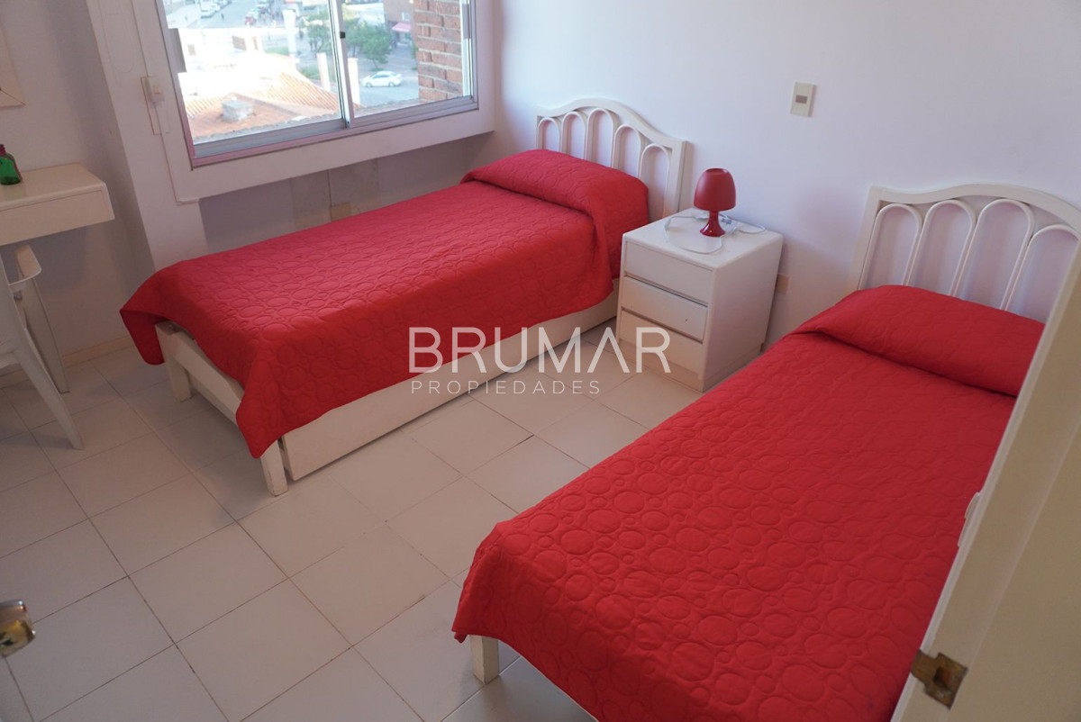 Apartamento ID.20 - Apartamento en venta de 3 dormitorios muy amplio vista a los dedos.