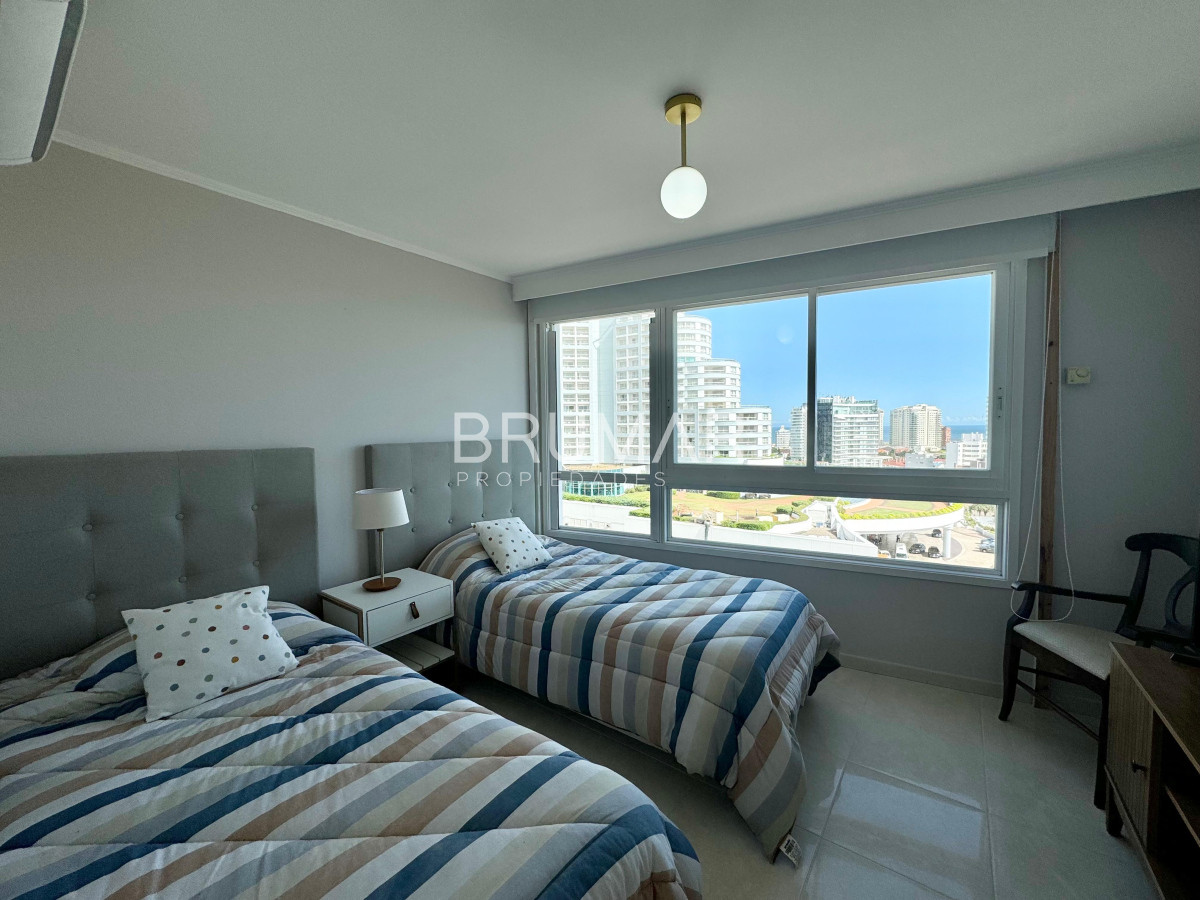 Apartamento ID.307 - Apartamento en Venta de Tres Dormitorios y servicio en Playa Mansa