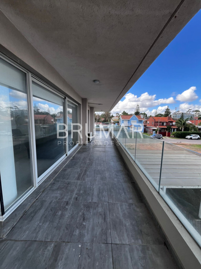 Apartamento ID.814 - Alquiler anual 2 dormitorios y 2 baños parrillero propio 