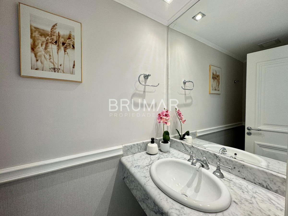 Apartamento ID.307 - Apartamento en Venta de Tres Dormitorios y servicio en Playa Mansa