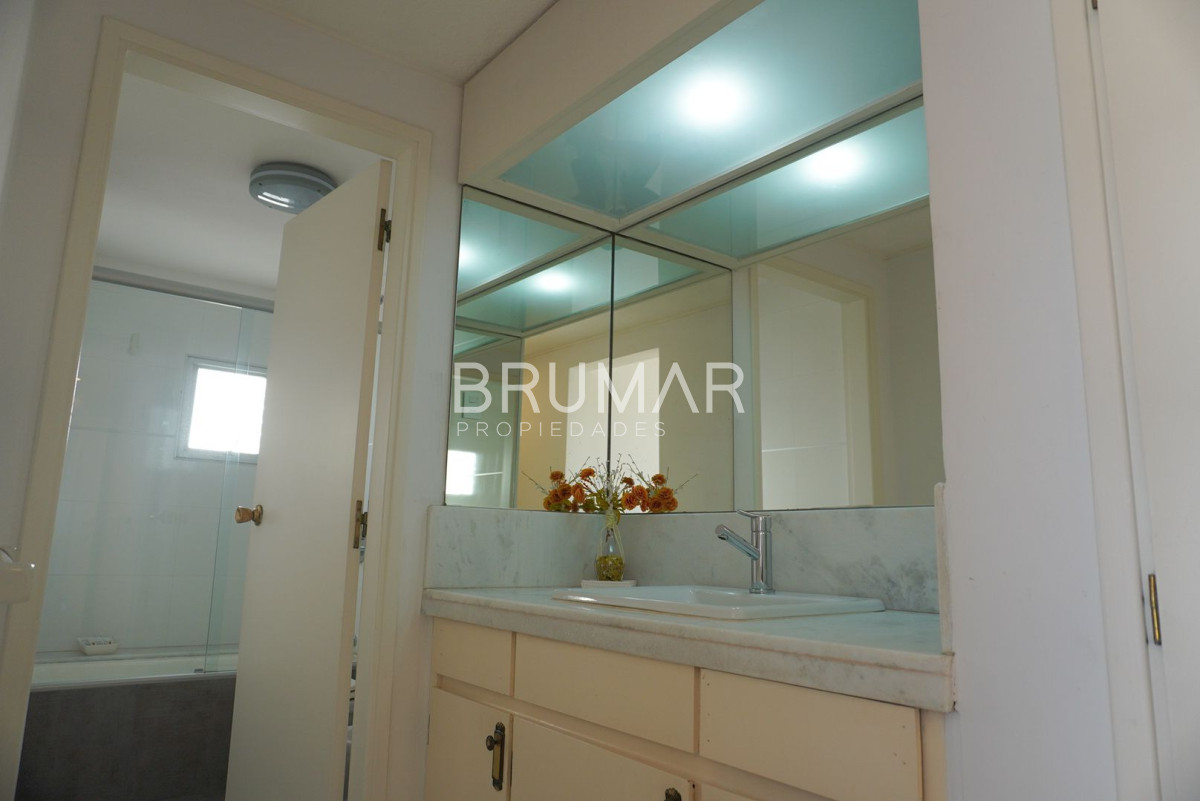 Apartamento ID.20 - Apartamento en venta de 3 dormitorios muy amplio vista a los dedos.