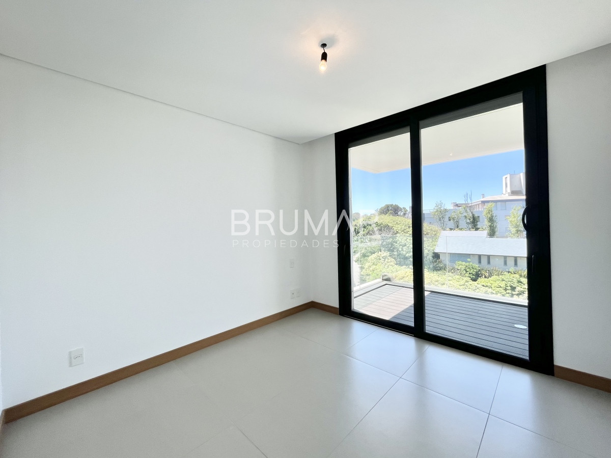 Apartamento ID.13 - Primera línea al mar 3 dormitorios, terraza y parrillero.