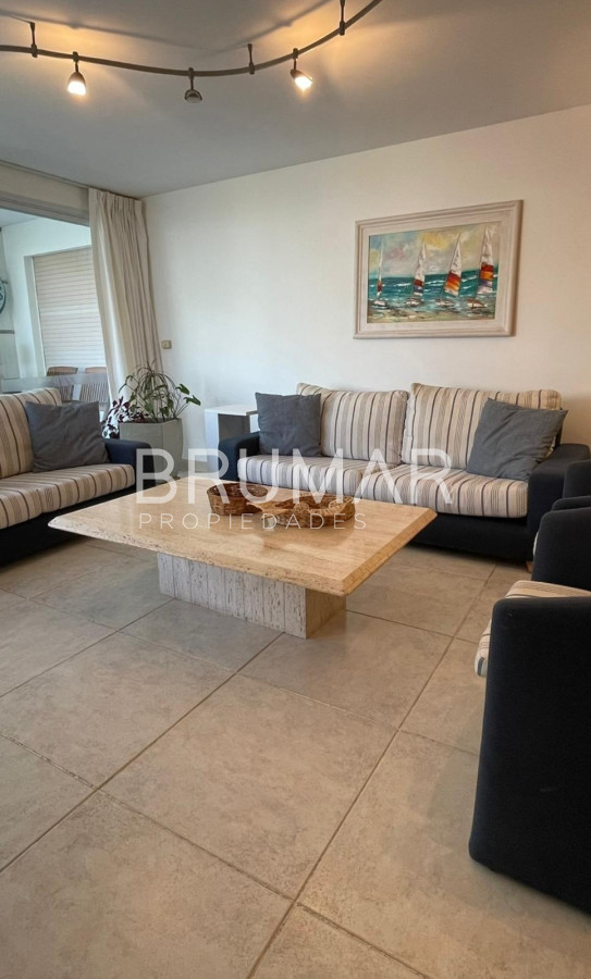 Apartamento ID.251 - Alquiler de Temporada 3 Dormitorios Playa Brava