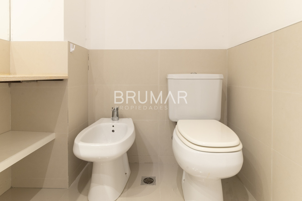 Apartamento ID.207 - Venta apartamento 3 dormitorios mas servicio en playa mansa con vista al mar