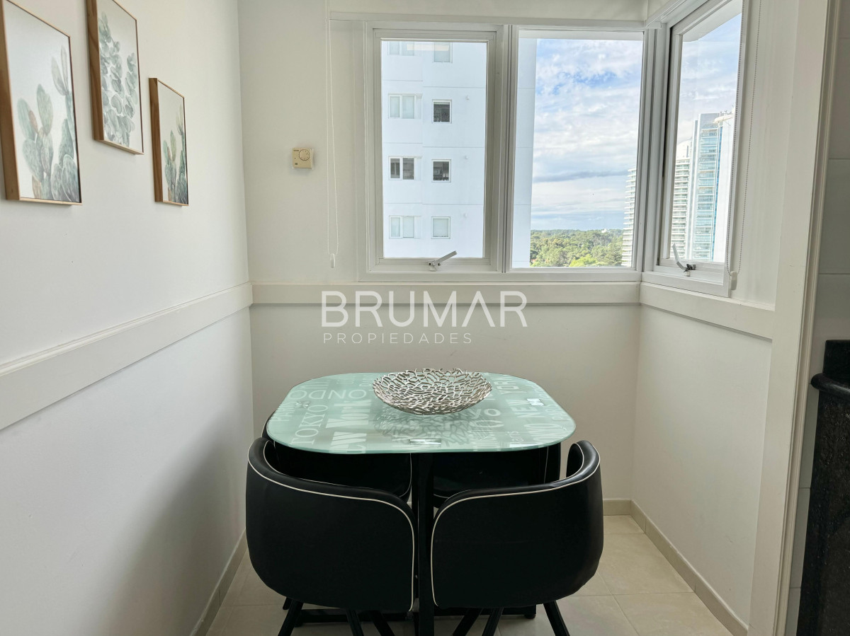 Apartamento ID.307 - Apartamento en Venta de Tres Dormitorios y servicio en Playa Mansa
