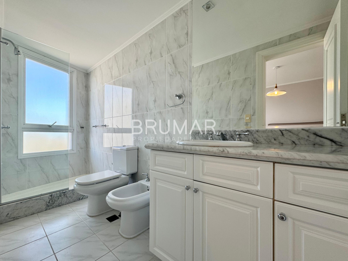 Apartamento ID.304 - Apartamento en venta de tres suites y servicio en playa mansa