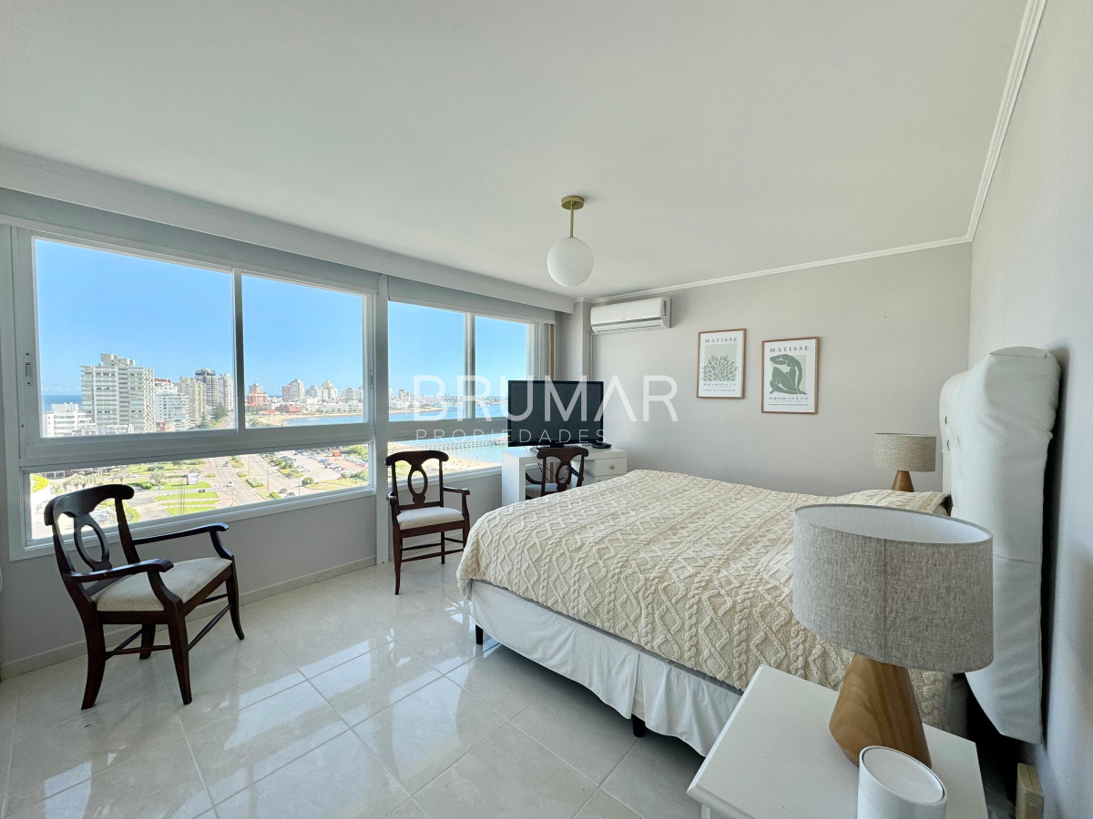 Apartamento ID.307 - Apartamento en Venta de Tres Dormitorios y servicio en Playa Mansa