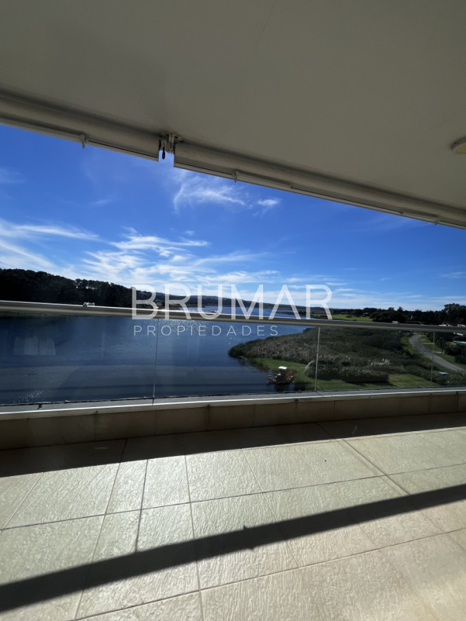 Apartamento ID.818 - Penthouse en venta 3 dormitorios y 3 baños 