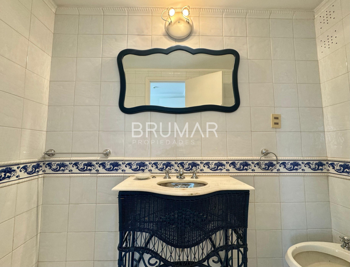Apartamento ID.236 - Espectacular departamento en Venta de Cuatro Dormitorios y Dependencia 