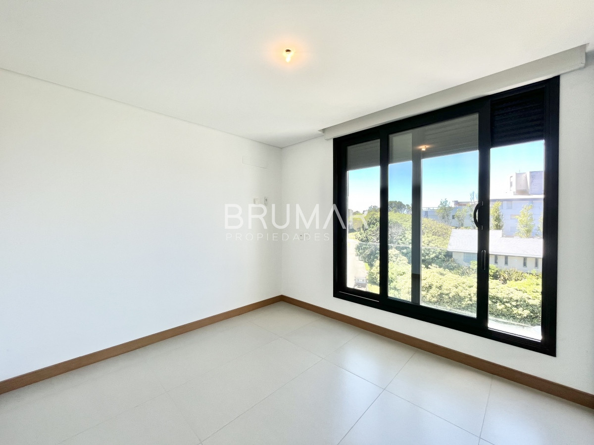Apartamento ID.13 - Primera línea al mar 3 dormitorios, terraza y parrillero.