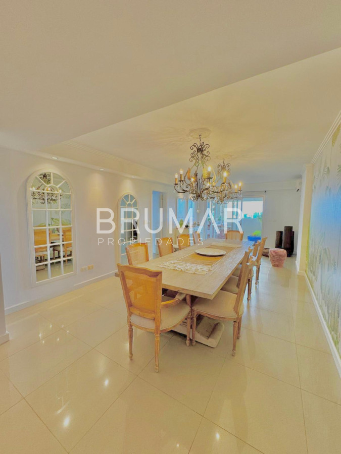 Apartamento ID.47 - Torrelobos esquinero en venta 4 dormitorios mas dependencia de servicio excelente vista
