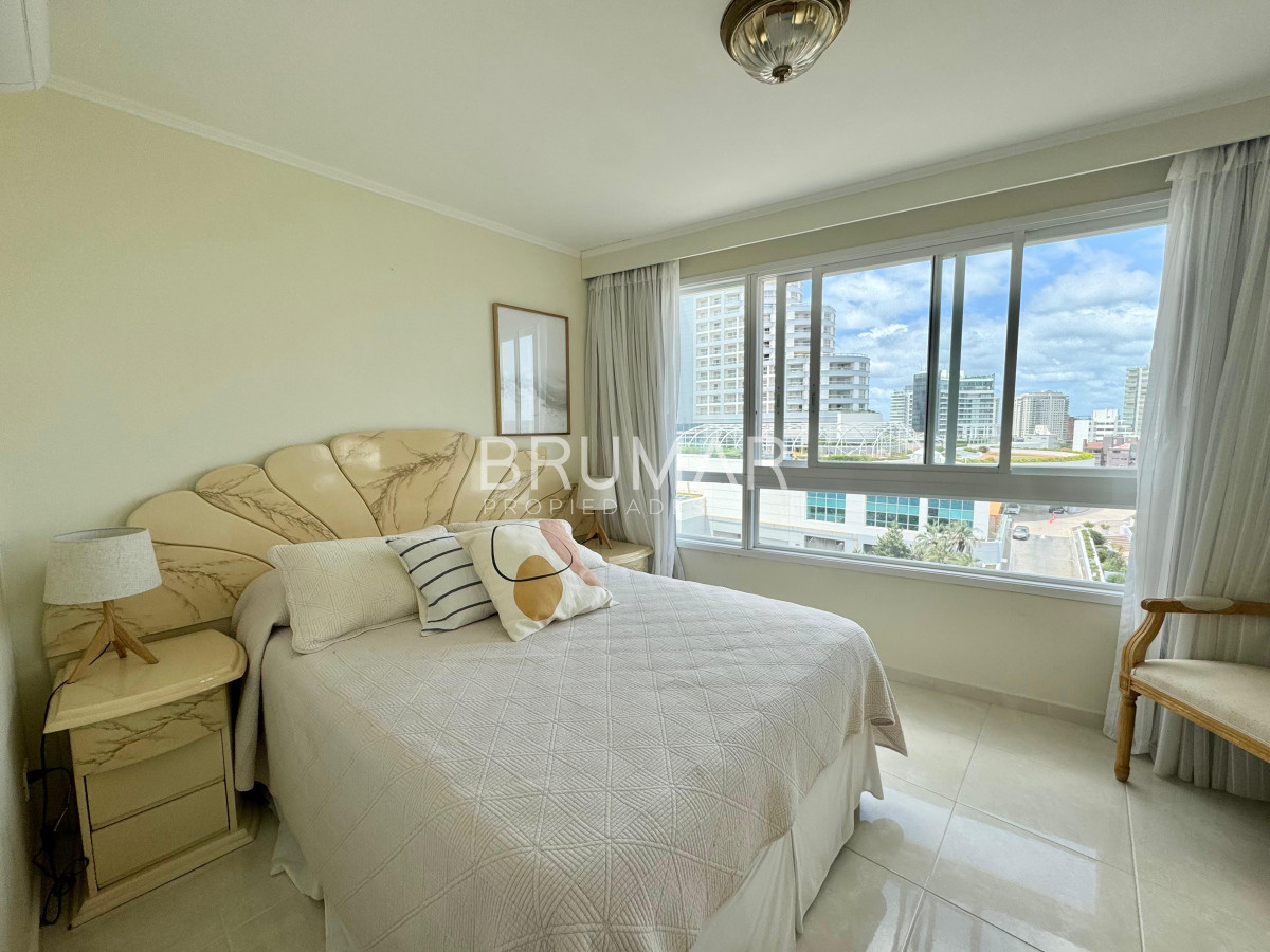 Apartamento ID.304 - Apartamento en venta de tres suites y servicio en playa mansa
