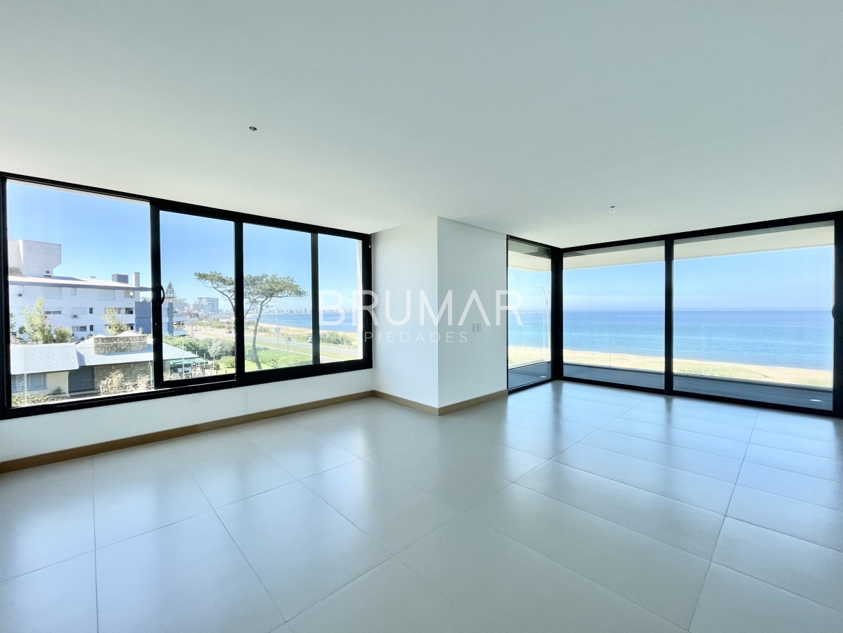 Apartamento ID.13 - Primera línea al mar 3 dormitorios, terraza y parrillero.