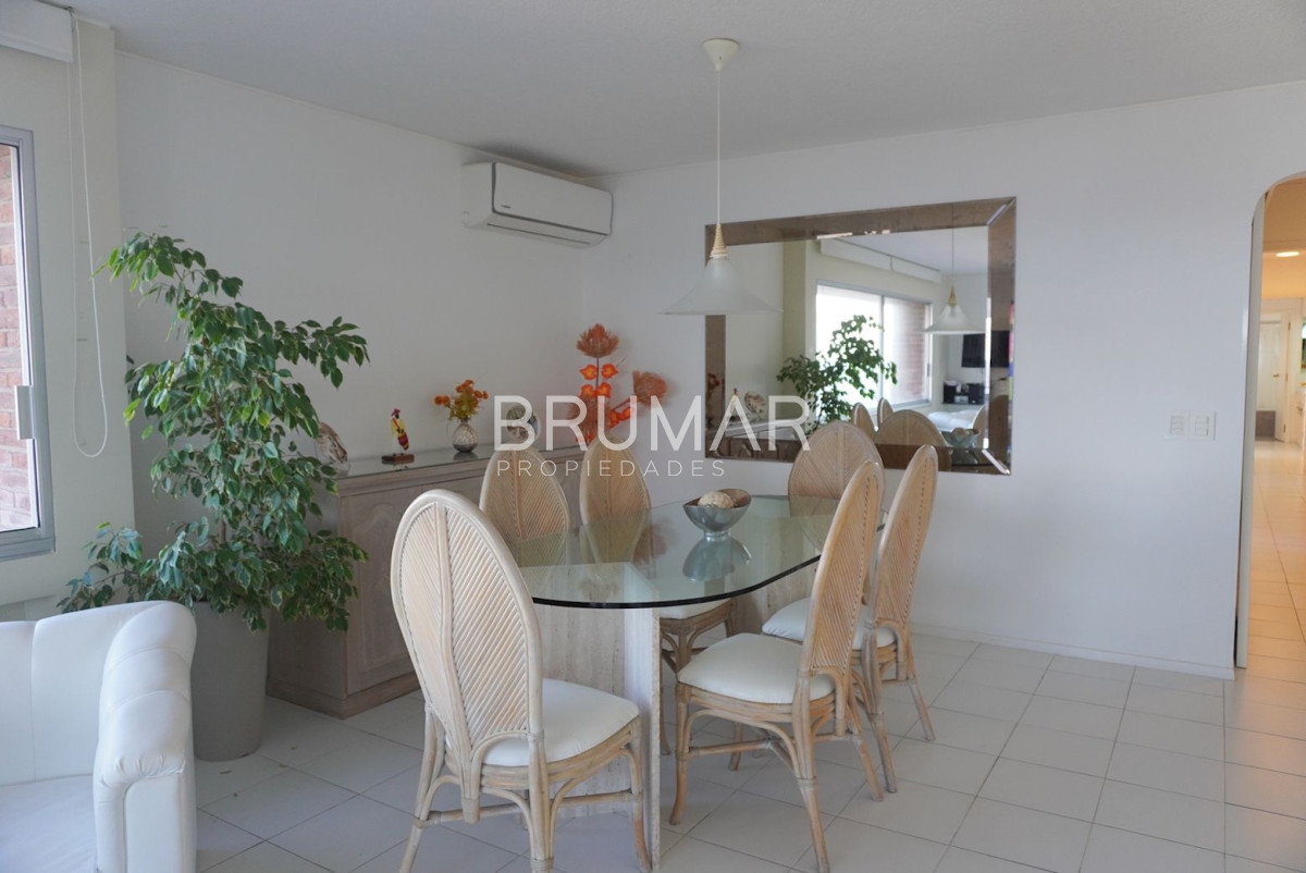 Apartamento ID.20 - Apartamento en venta de 3 dormitorios muy amplio vista a los dedos.